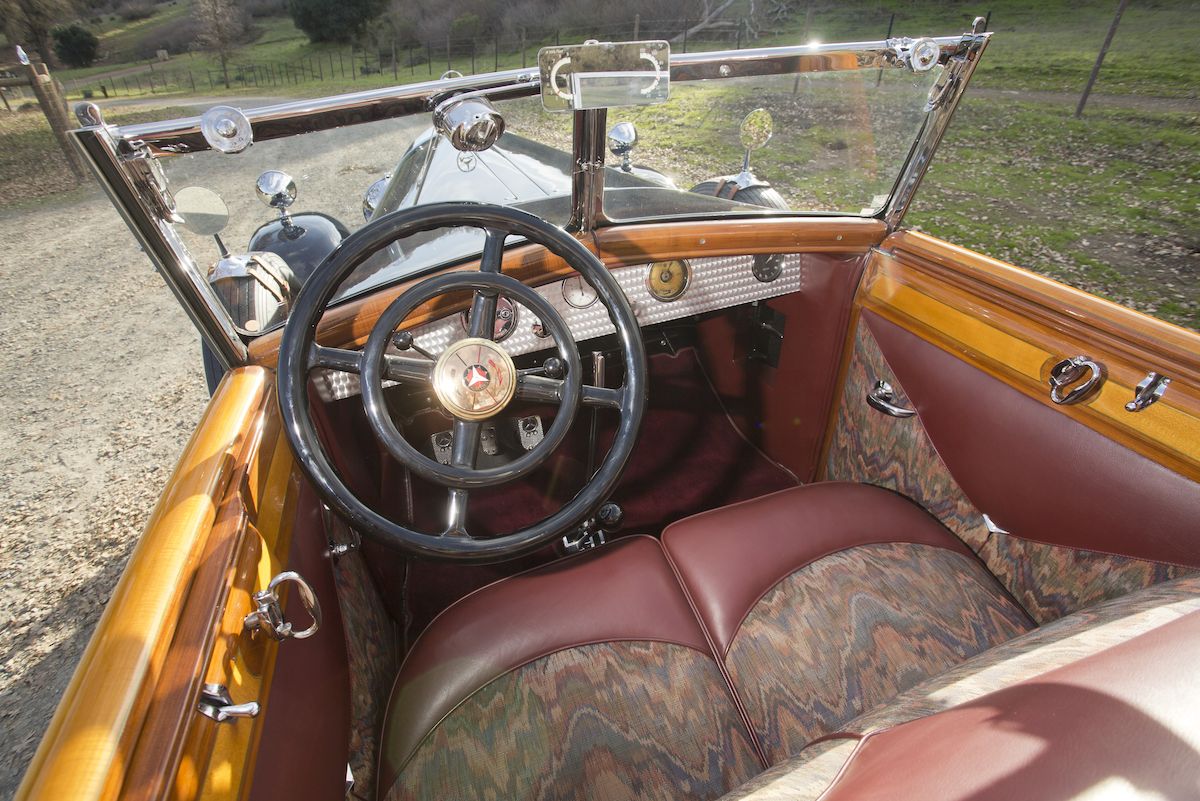 http://images2.bonhams.com/image?src=Images/live/2015-12/18/9267031-3-13.jpg&width=1200