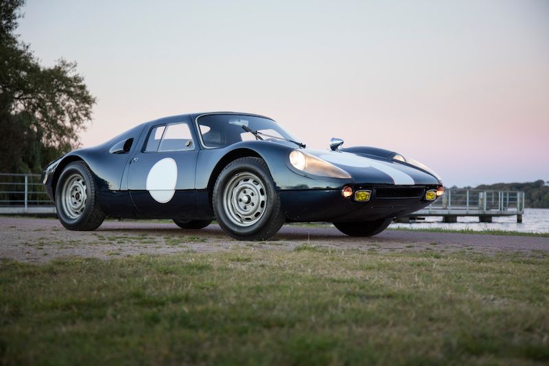 http://images2.bonhams.com/image?src=Images/live/2016-10/24/24102512-1-26.jpg&width=800