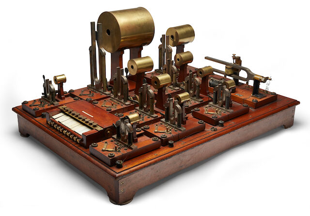 HELMHOLTZ SOUND SYNTHESIZER
