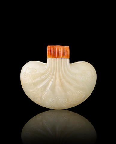 A white nephrite 'silk purse' snuff bottle