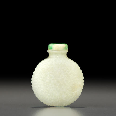 A carved white jade 'chrysanthemum' snuff bottle