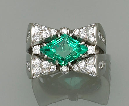 Bonhams : An art deco natural emerald, diamond and platinum ring