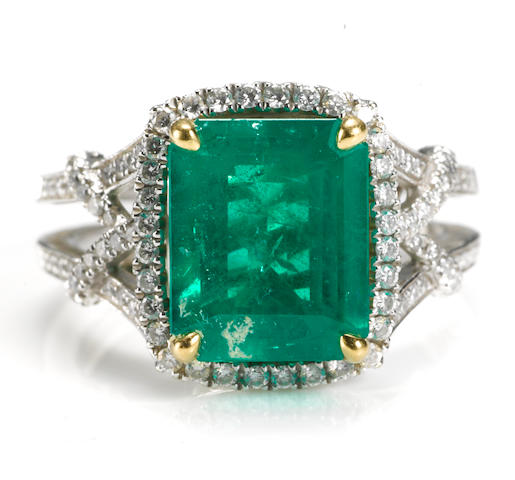 Bonhams : An emerald and diamond ring, Parade Design