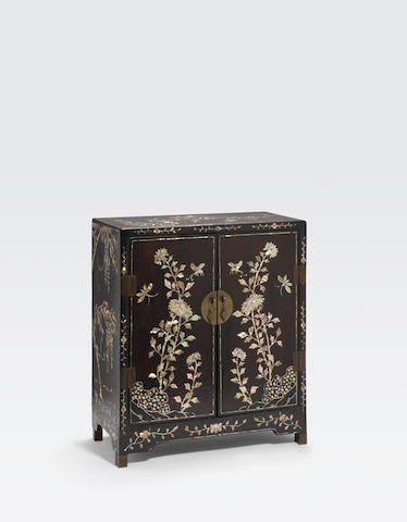 Bonhams A Mother Of Pearl Inlaid Black Lacquer Cabinet 19th Century