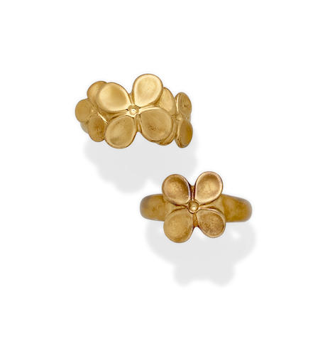 Bonhams : Two 18K gold flower rings, Angela Cummings,