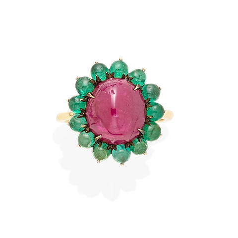 Bonhams : A ruby and emerald ring