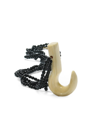 Bonhams : A Hawaiian elephant ivory hook pendant, niho palaoa