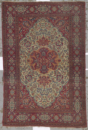 An Isphahan rug Central Persia, size approximately 4ft. 5in. x 6ft. 9in. image 1