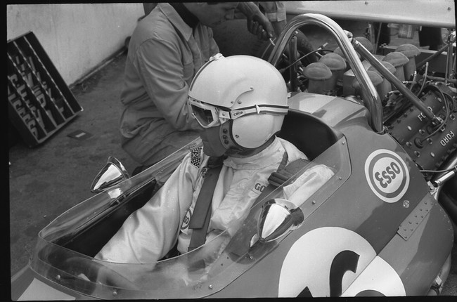 The ex-Sir Jack Brabham, Ron Tauranac-designed, and South African Grand Prix-winning1970 BRABHAM-COSWORTH FORD  BT33 FORMULA 1 RACING SINGLE-SEATER Chassis no. BT33-2 Engine no. DFV 061 image 3