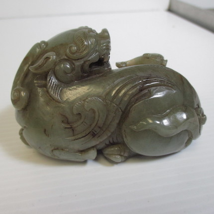 Bonhams : A jade qilin and cub Qing dynasty