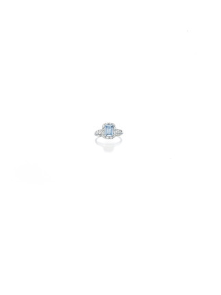 A rare and impressive fancy colored diamond and diamond ring, Van Cleef & Arpels image 2