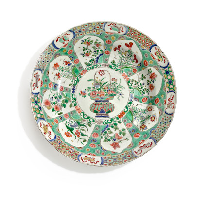 Bonhams : A FAMILLE-VERTE PORCELAIN 'FLOWER BASKET' CHARGER Kangxi period