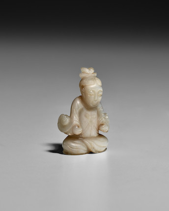 A MINIATURE JADE FIGURE OF BODHISATTVA Song-Ming dynasty image 2