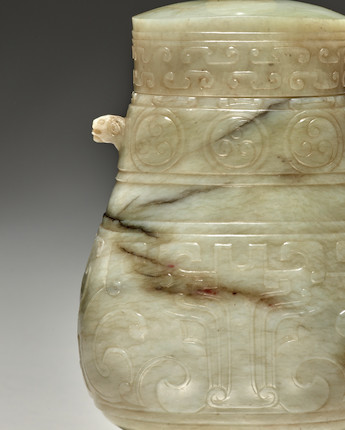 AN ARCHAISTIC BRONZE-FORM JADE VASE AND COVER, HU Song-Ming dynasty image 3