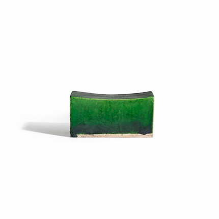 A SMALL RECTANGULAR GREEN- AND OCHRE-GLAZED STONEWARE WRIST REST Tang dynasty image 2
