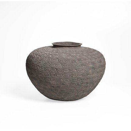 A RELIEF-IMPRESSED GLOBULAR HIGH-FIRED GREY POTTERY JAR  Warring States (475-221 BCE) image 3