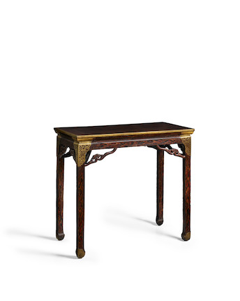 AN UNUSUAL LACQUER DECORATED SIDE TABLE WITH FAUX PUDDINGSTONE LACQUER TOP AND HUANGTONG MOUNTS, TIAOZHUO Qing dynasty, 18th century image 1