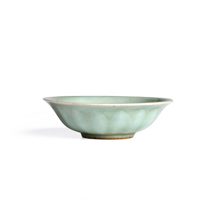 A LONGQUAN CELADON 'LOTUS' SAUCER DISH Southern Song dynasty image 1