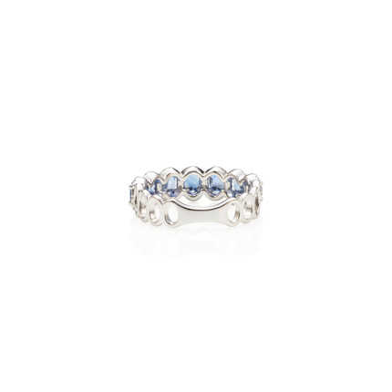 A WHITE GOLD, SAPPHIRE AND DIAMOND RING image 2