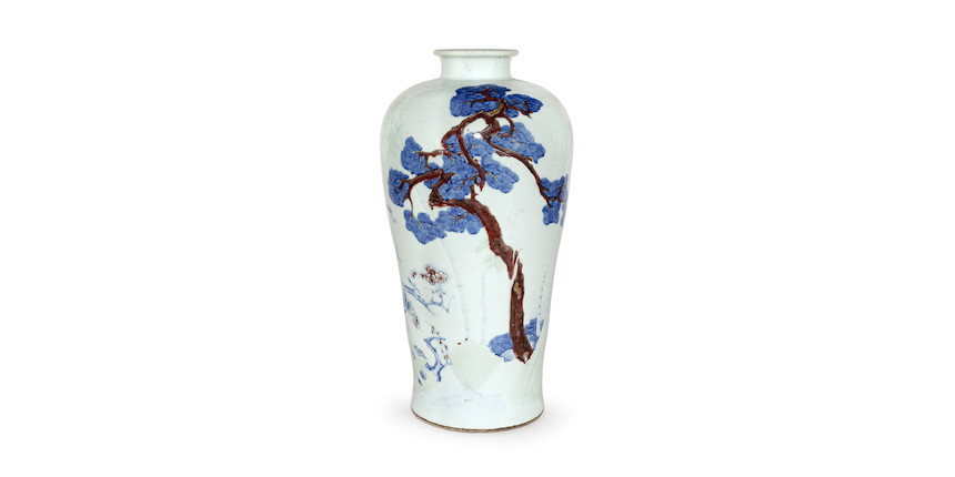 A LARGE COPPER RED/CELADON-DECORATED BLUE AND WHITE VASE image 2