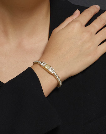A GOLD AND DIAMOND WRISTWATCH image 3