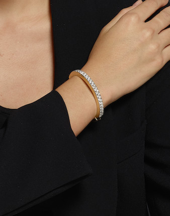 A BI-COLOR GOLD AND DIAMOND BRACELET image 3