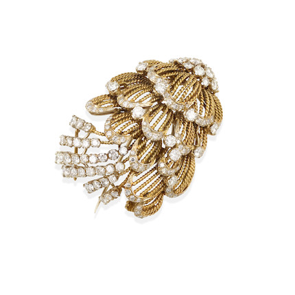 AN 18K GOLD AND DIAMOND BROOCH image 1