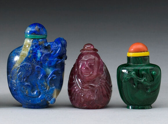 Bonhams : Three hardstone snuff bottles
