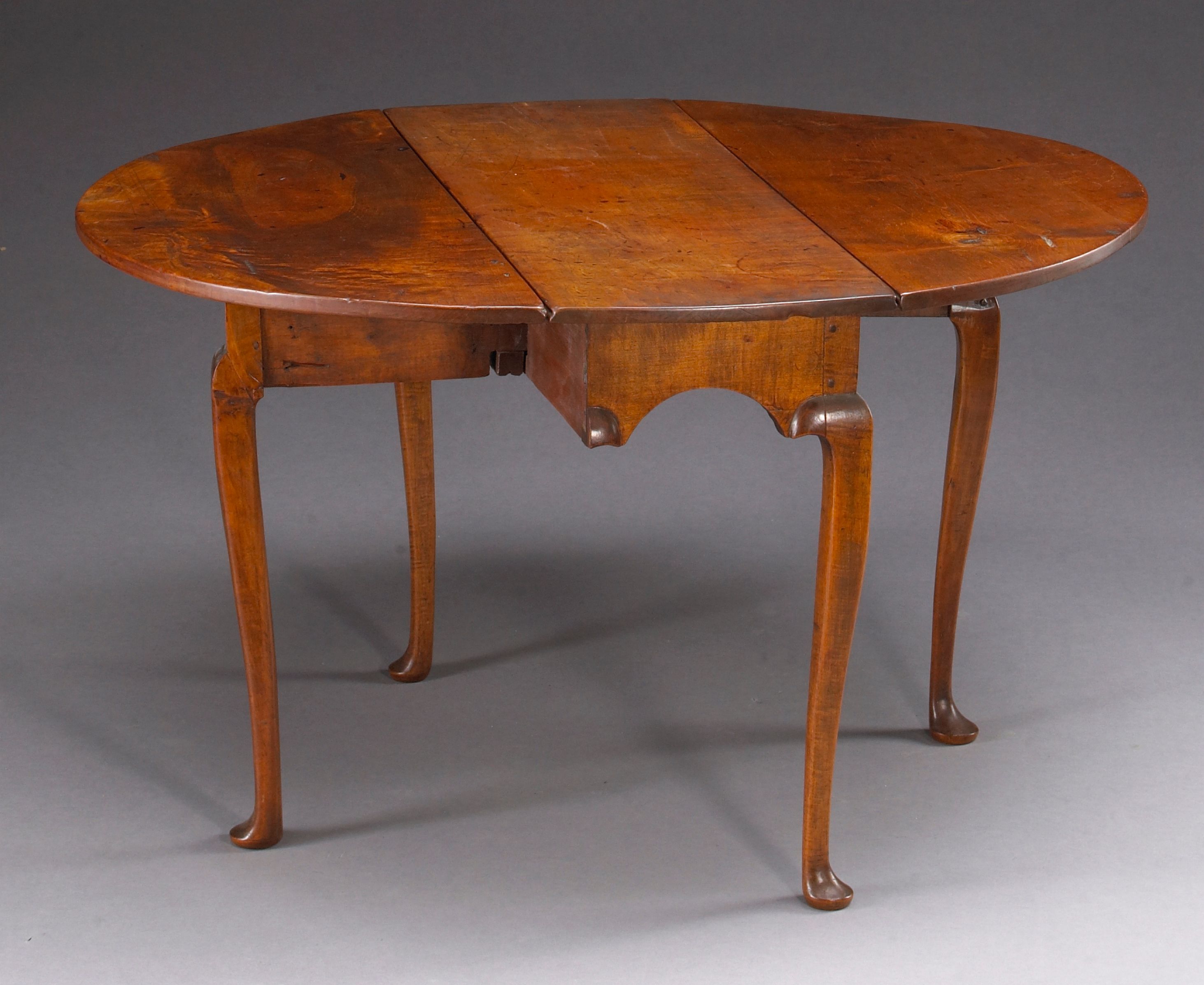 A Queen Anne maple drop leaf table
