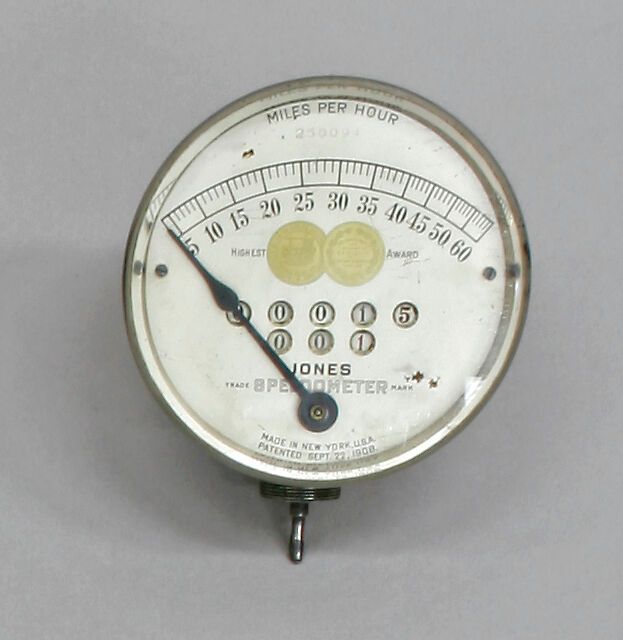 Bonhams Cars : A Jones speedometer, bezel 4in diameter