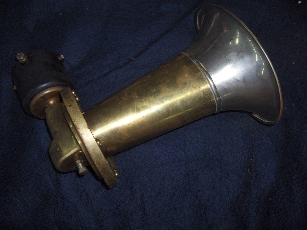 Bonhams Cars : A large oval trumpet Klaxon horn, patented 1908, 11in long