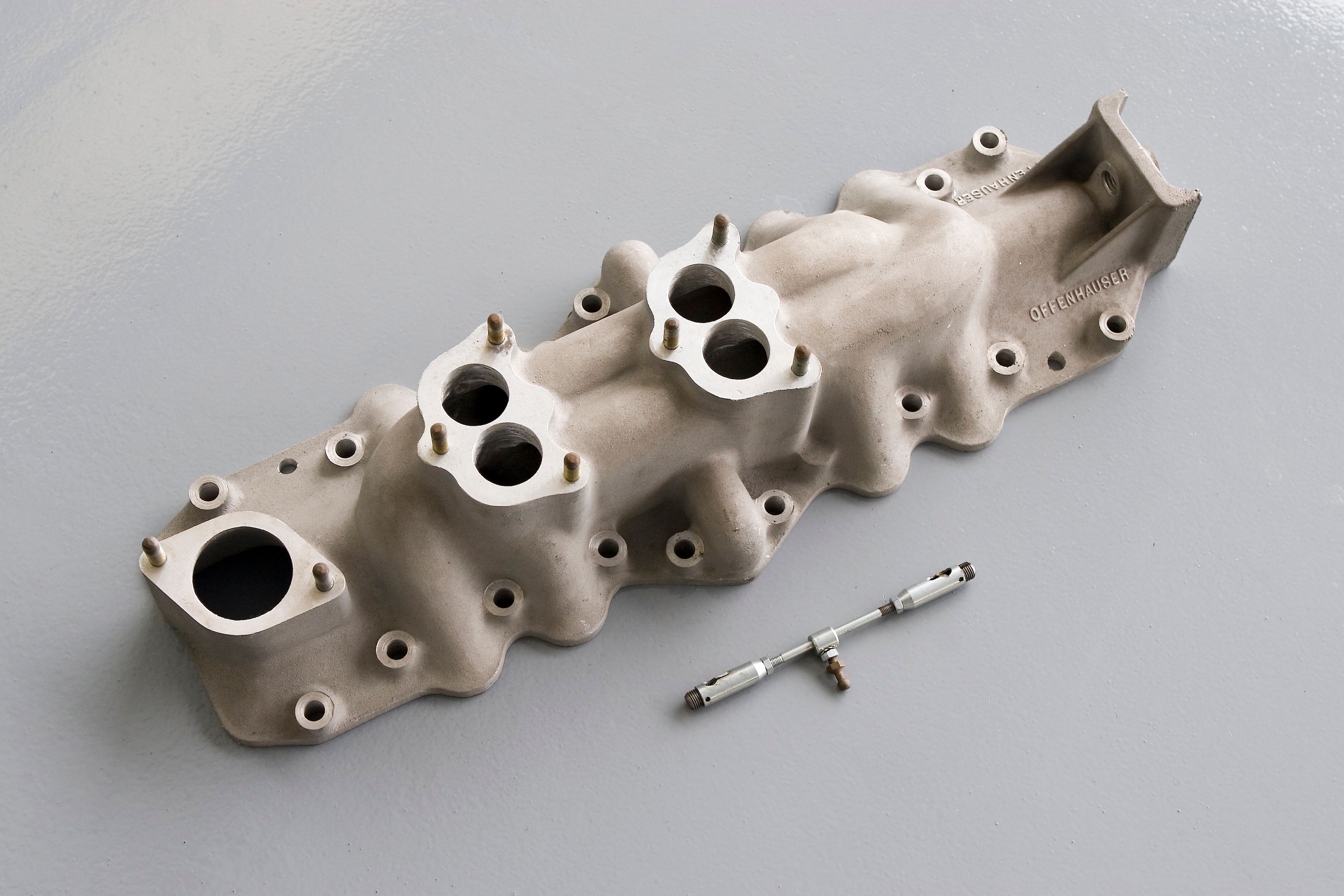 Bonhams Cars A new Offenhauser dual intake manifold with linkage.