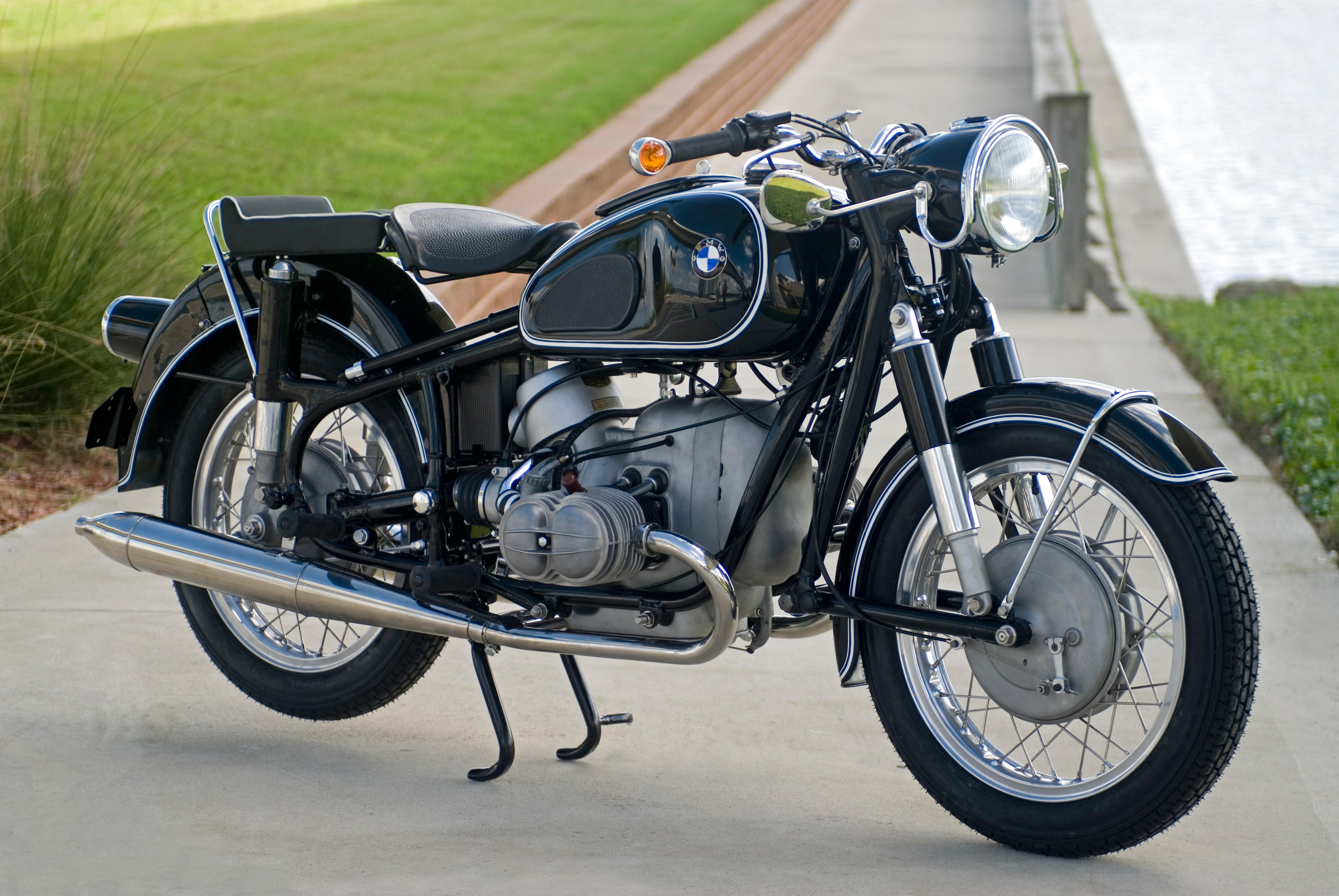 Bmw r. BMW R 50/2. Мотоциклы БМВ r50. BMW r50. BMW r62 мотоцикл.