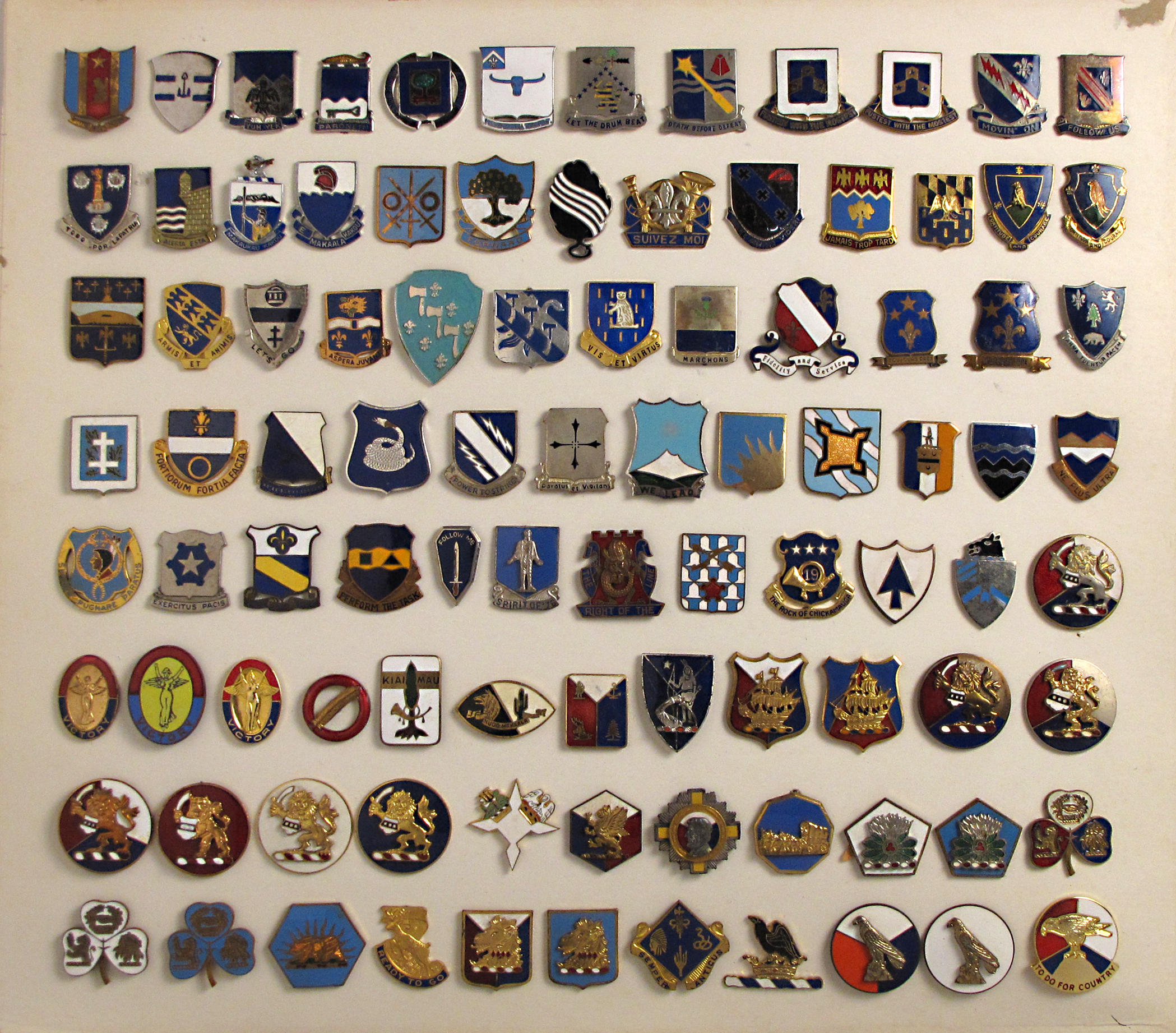 A group of Distinctive Unit Insignia - auctions & price archive