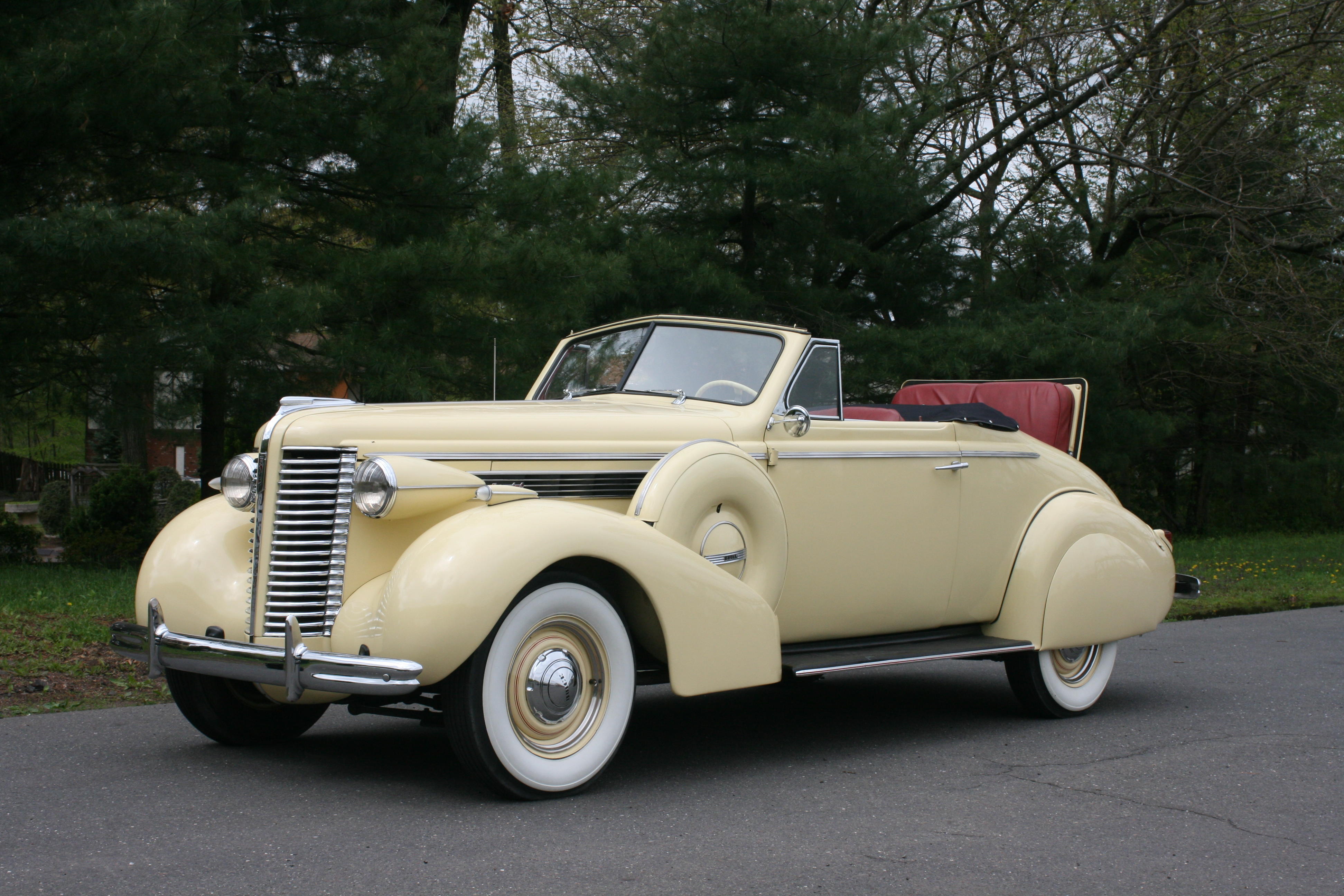Mô hình xe Buick Century 1938 1:18 Signature