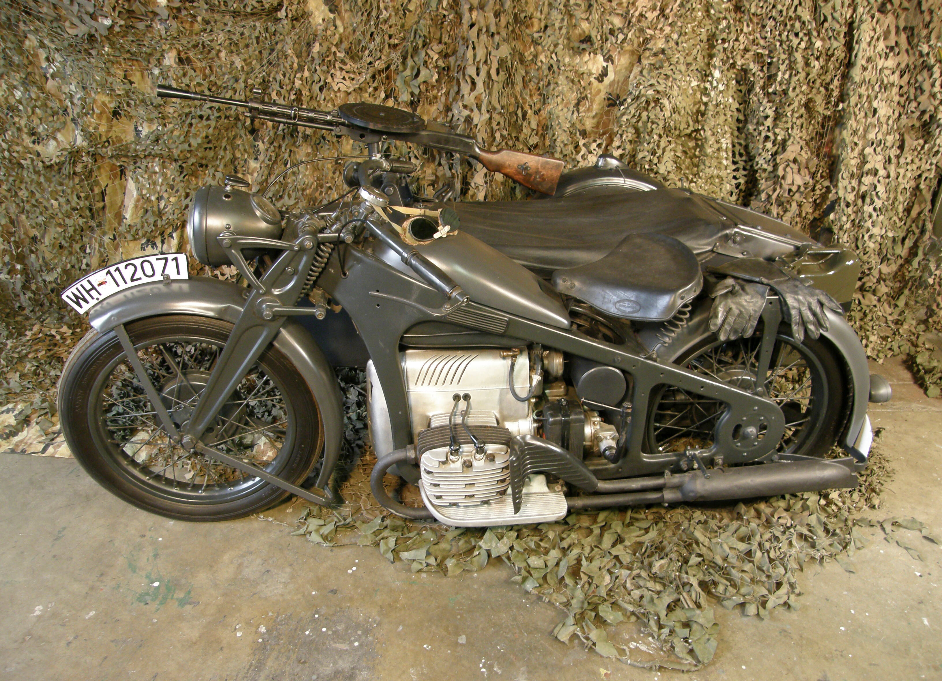 em Boxing Clever: 1938 Zündapp K800 - Motorcycle Classics