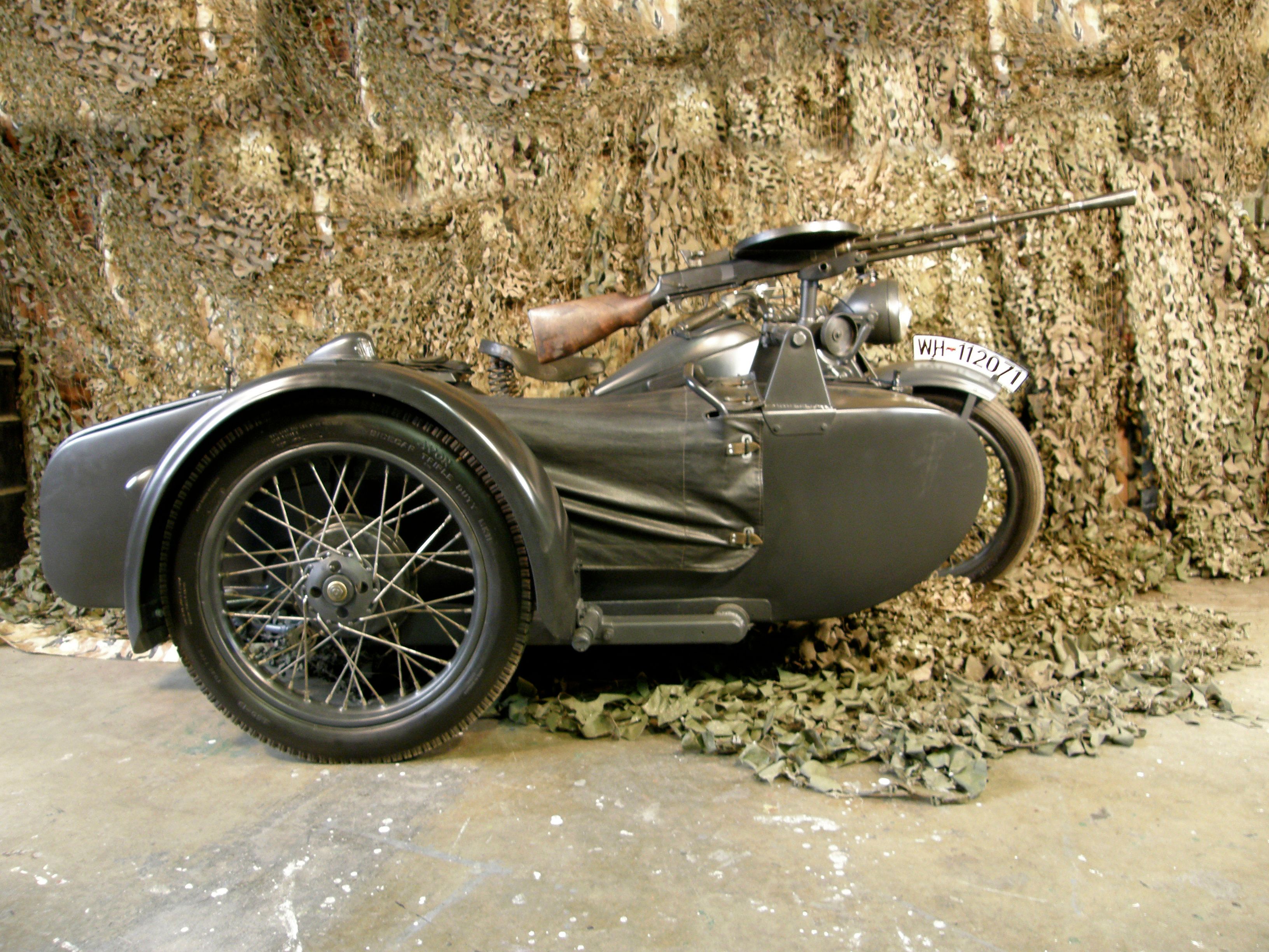 軍神 Bonhams Cars : 1938 Zündapp 797cc K800 Military Bike with Sidecar