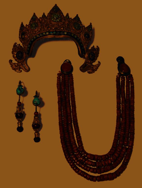 Bonhams A suite of Southeast Asian jewelry sourced and embellished by