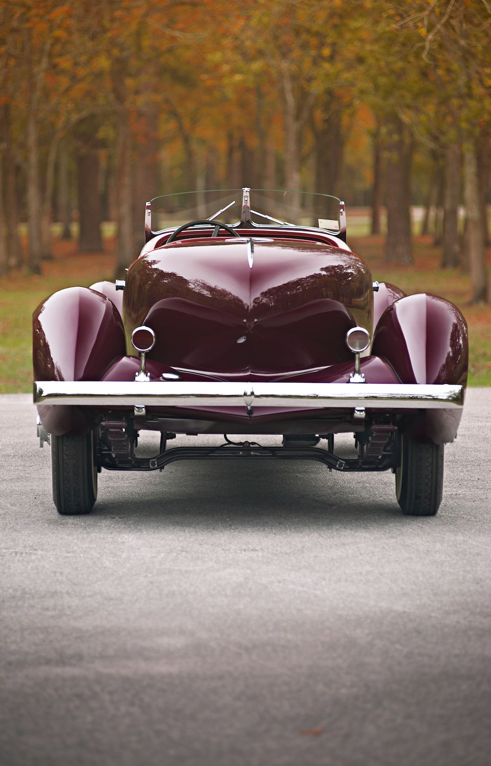 https://images2.bonhams.com/image?src=Images/live/2011-12/13/8363065-4-8.jpg&width=960