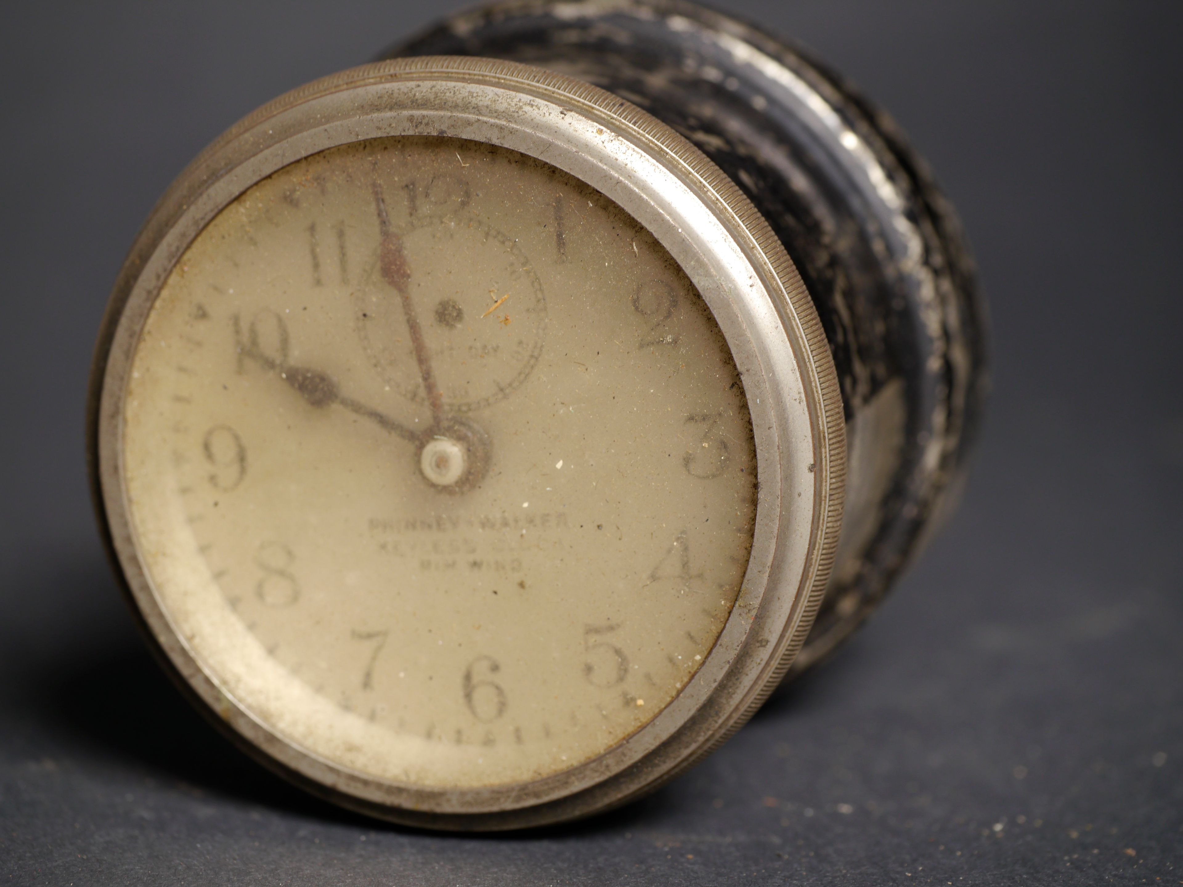 A Phinny-Walker keyless rewind clock,
