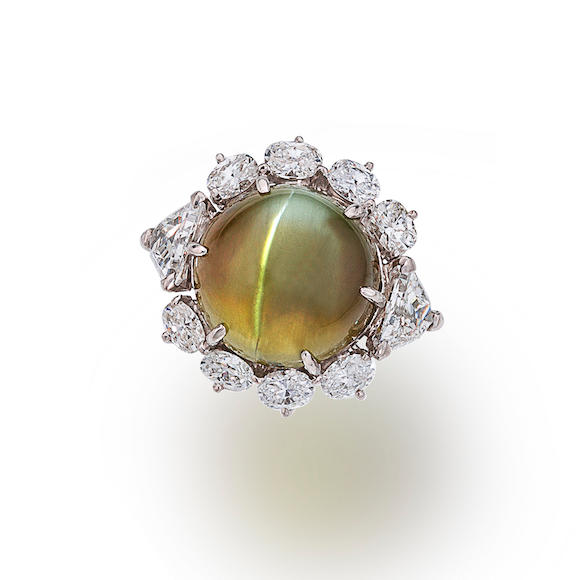 Bonhams : A cat's eye chrysoberyl and diamond ring,