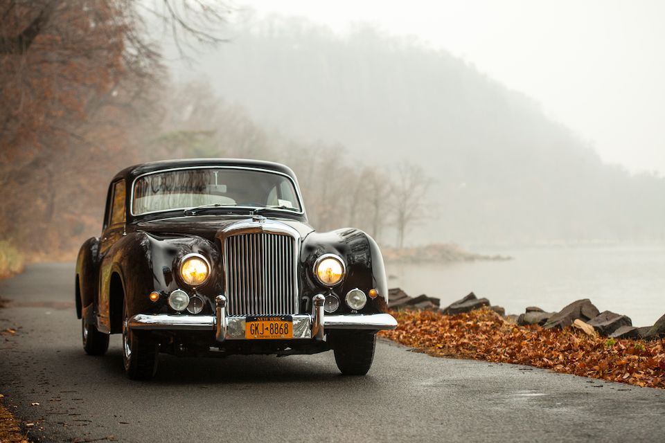 https://images2.bonhams.com/image?src=Images/live/2013-12/06/8897431-1-25.jpg&width=960