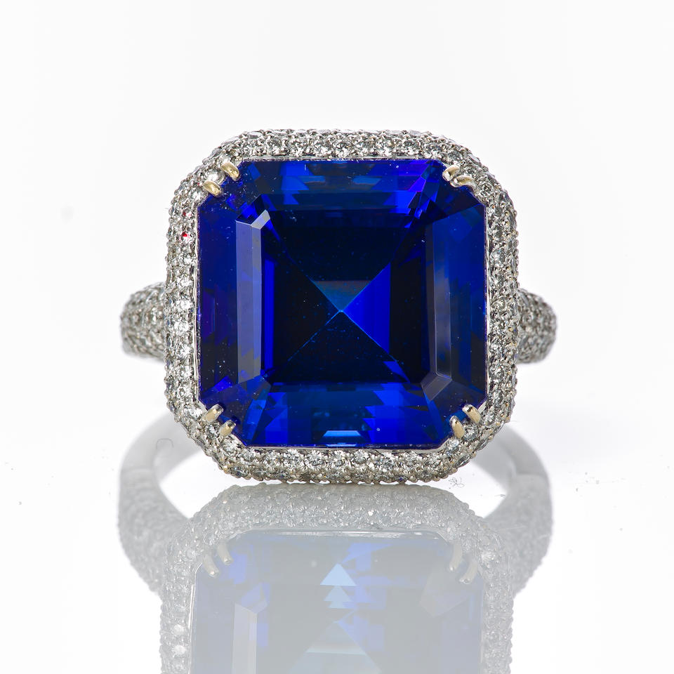 Bonhams : A tanzanite and diamond ring