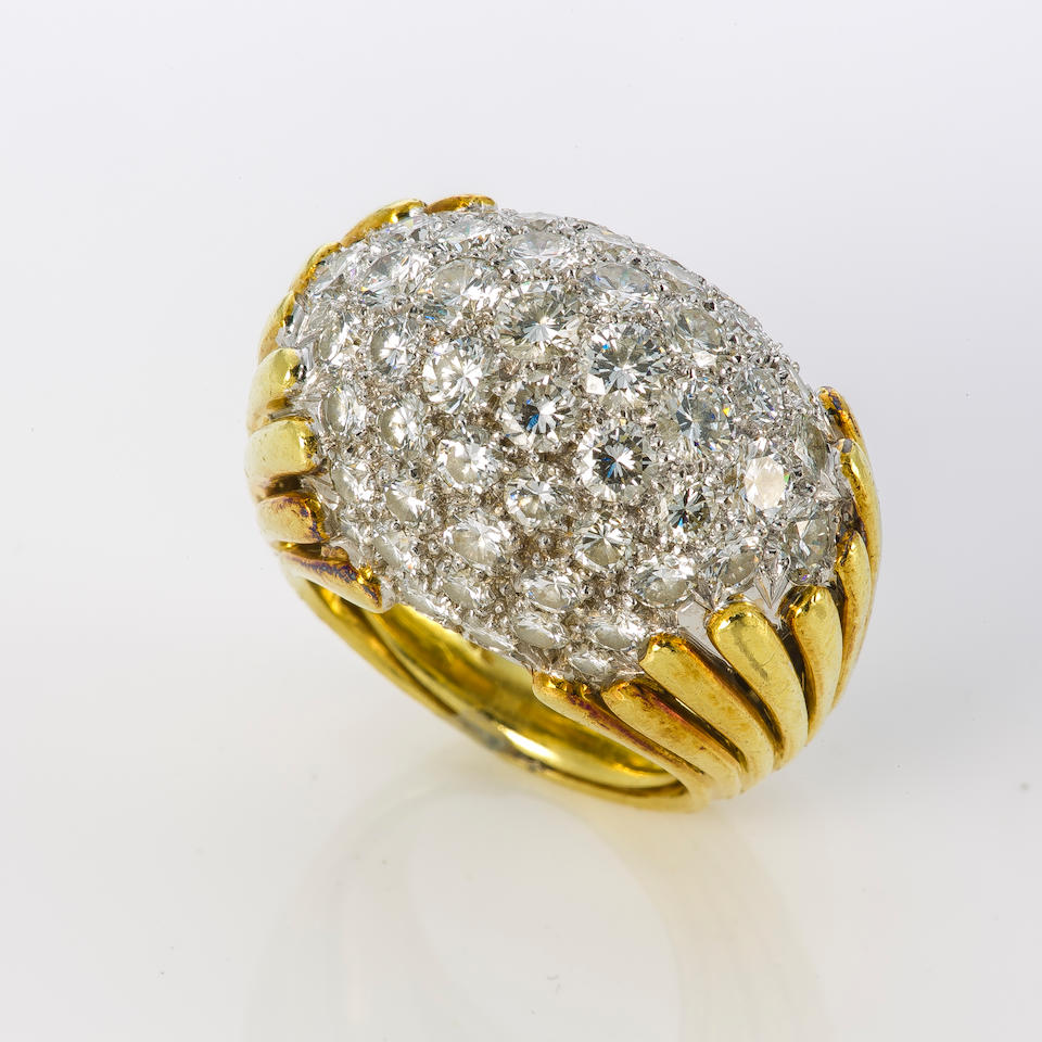 Bonhams : A set of diamond and eighteen karat gold jewelry, Trio