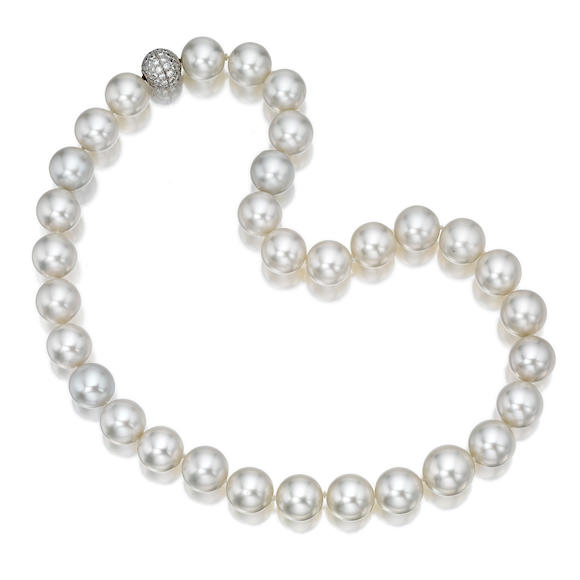 Bonhams : A South Sea cultured pearl and diamond necklace