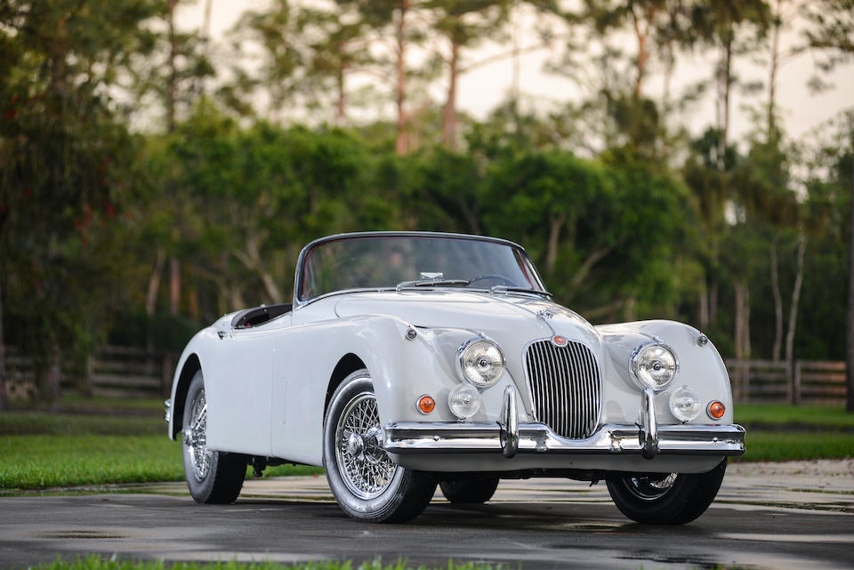 Jaguar XK150 động cơ 3.4L.