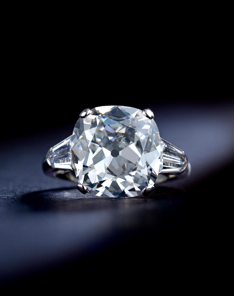 Bonhams : A diamond ring