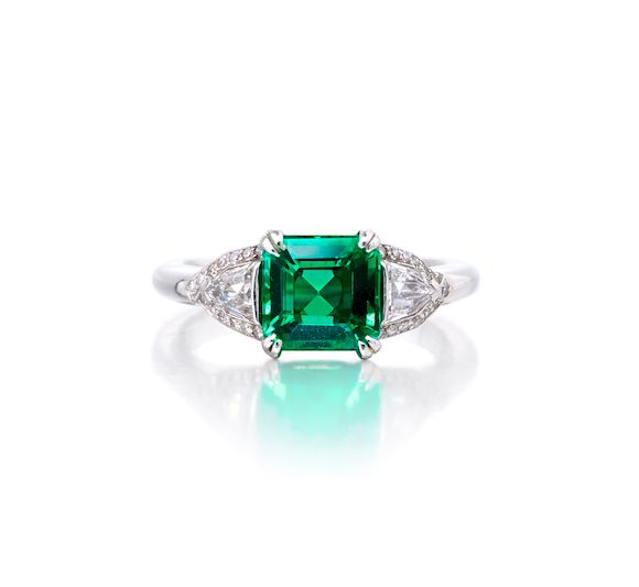 Bonhams An emerald and diamond ring, Hamilton
