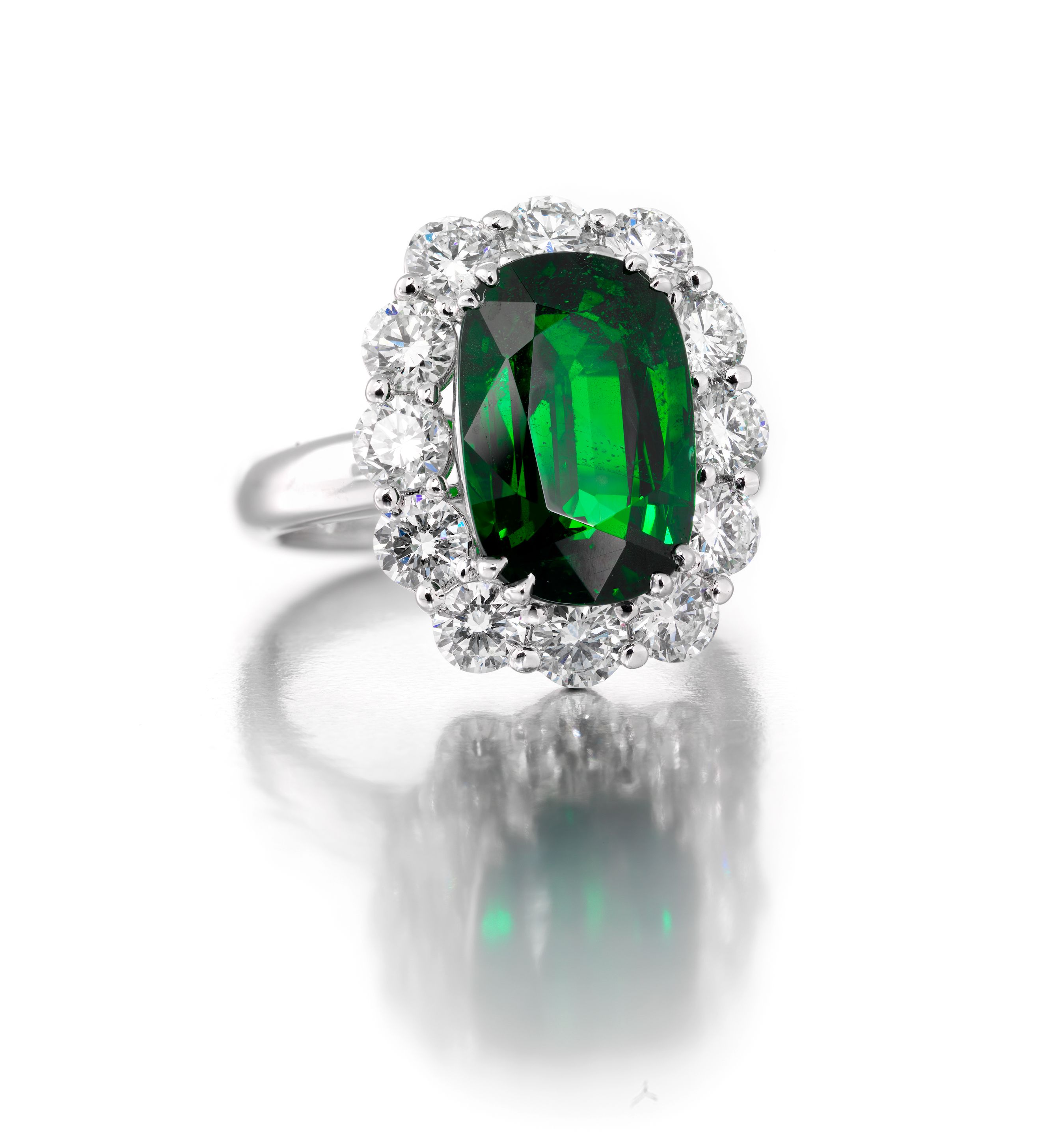 A tsavorite and diamond ring
