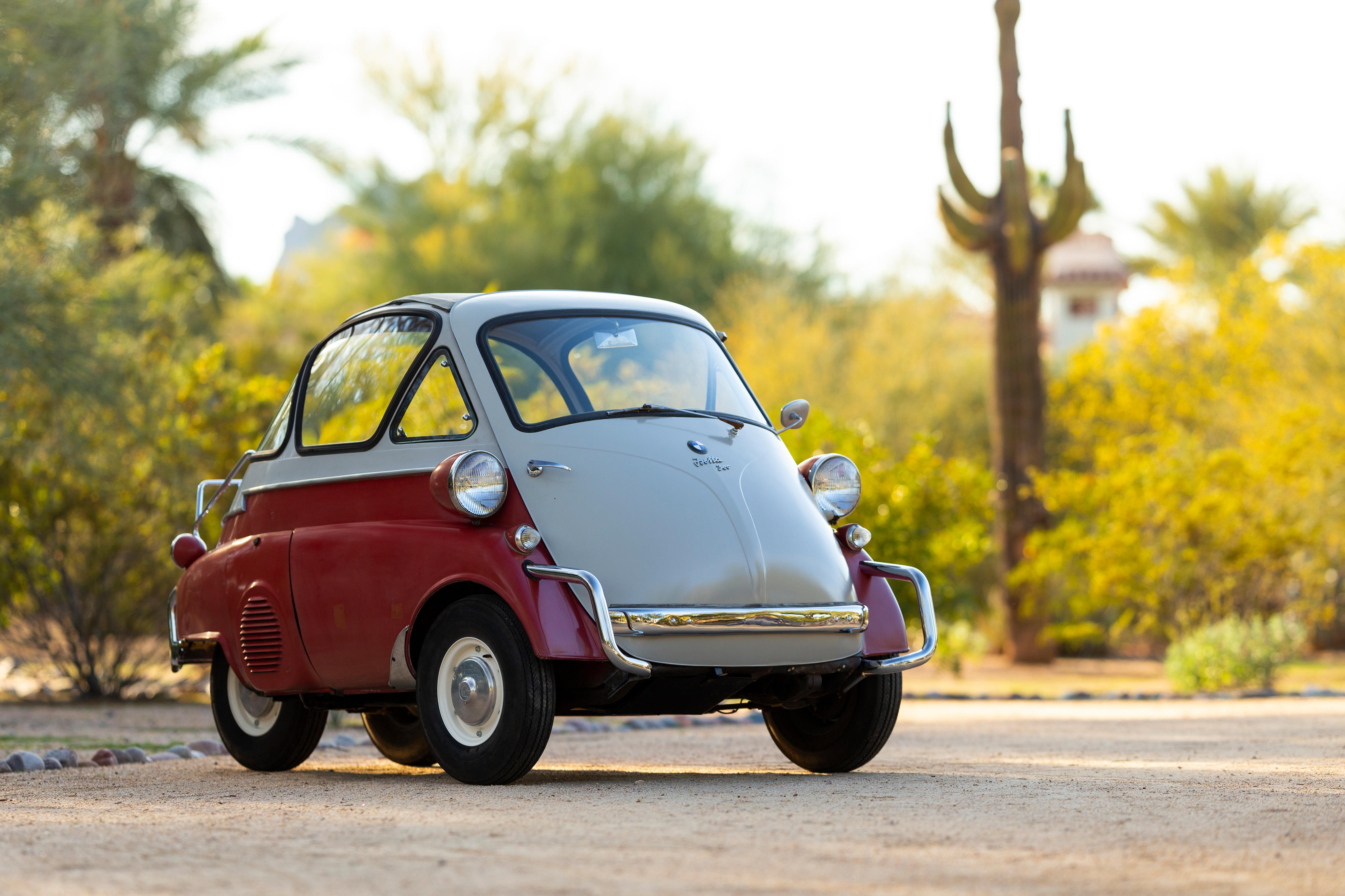 Автомобиль BMW Isetta 300